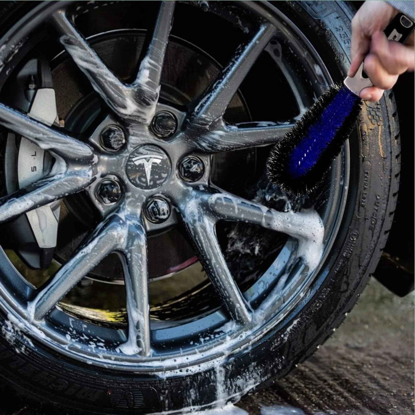 MICHELIN Wheel Brush with Long Handle